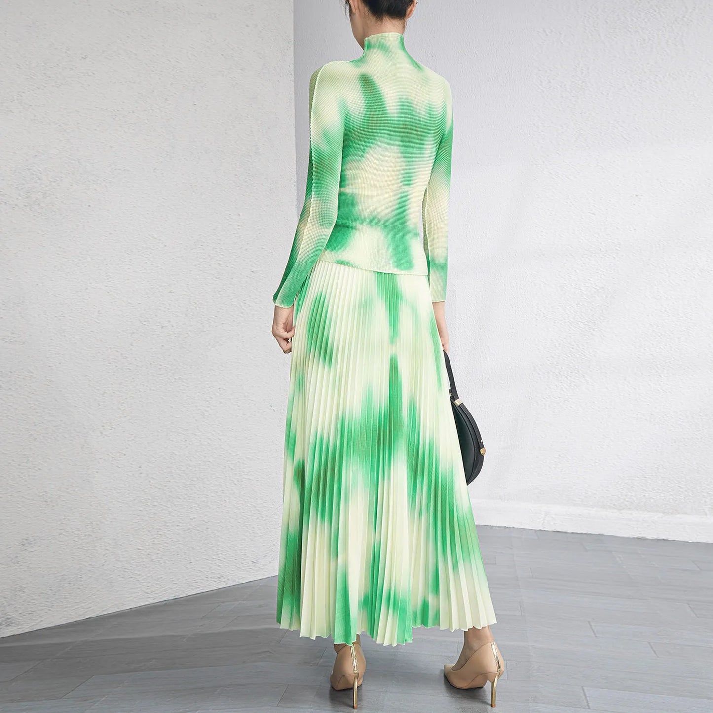 Miyake Fashion Suit Dress Spring and Summer New Pleated Stretch T-shirt Big Size Half Skirt 2-piece Set