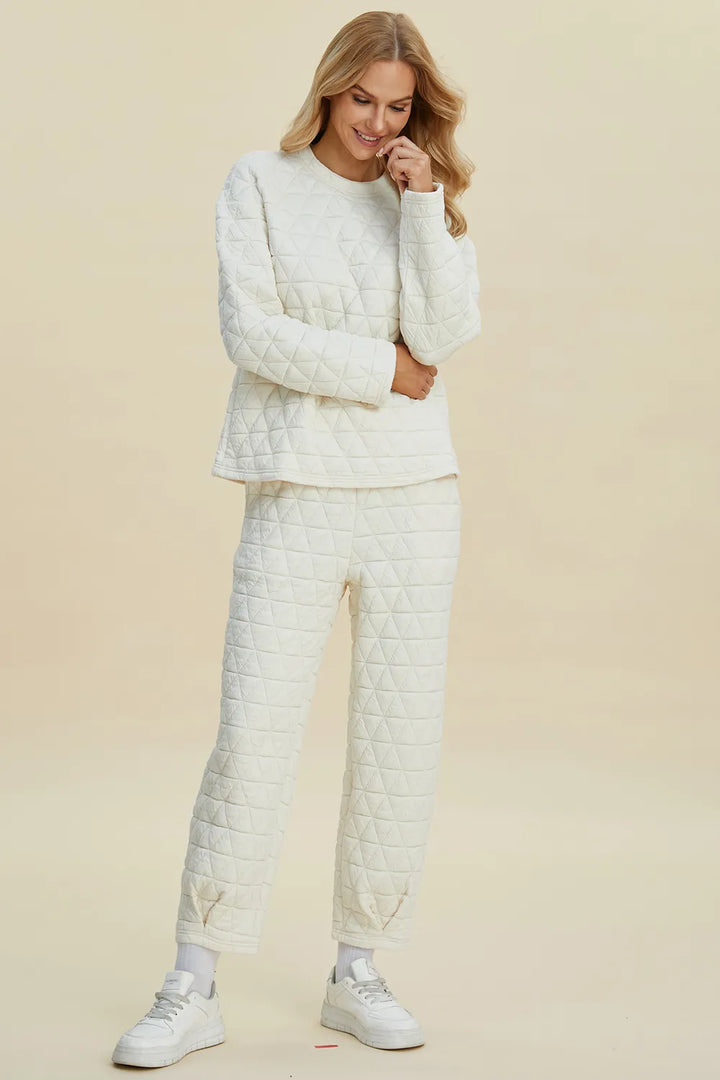 Woman wearing a matching quilted outfit with white sneakers on a beige background