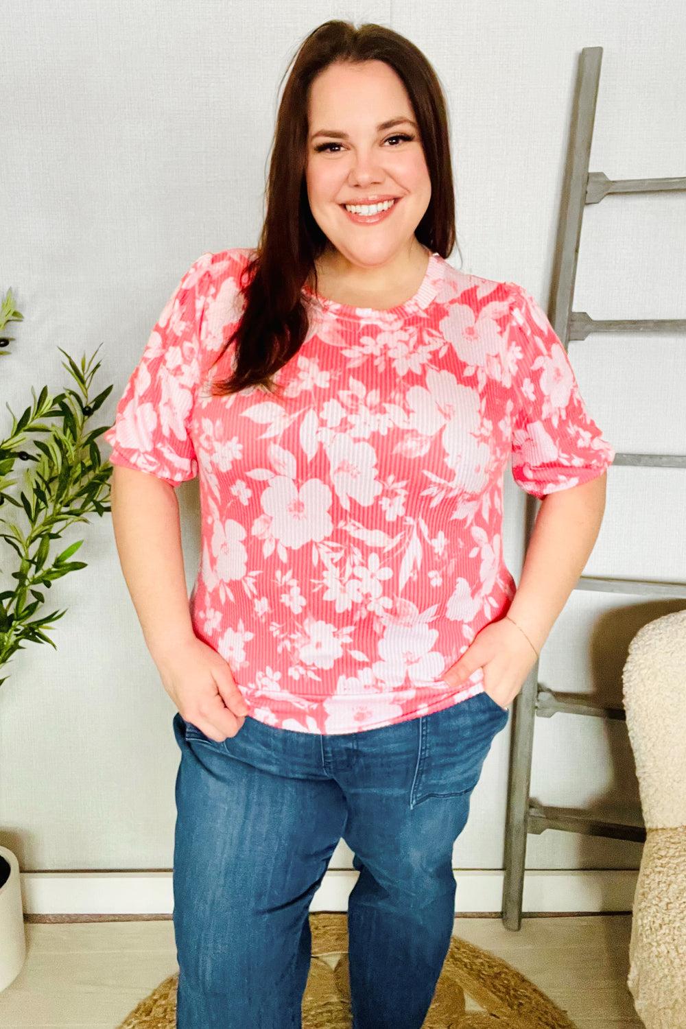 Spring Vibes Coral Wavy Rib Puff Shorts Sleeves Floral Tops | Nikki &amp; Co. Boutique