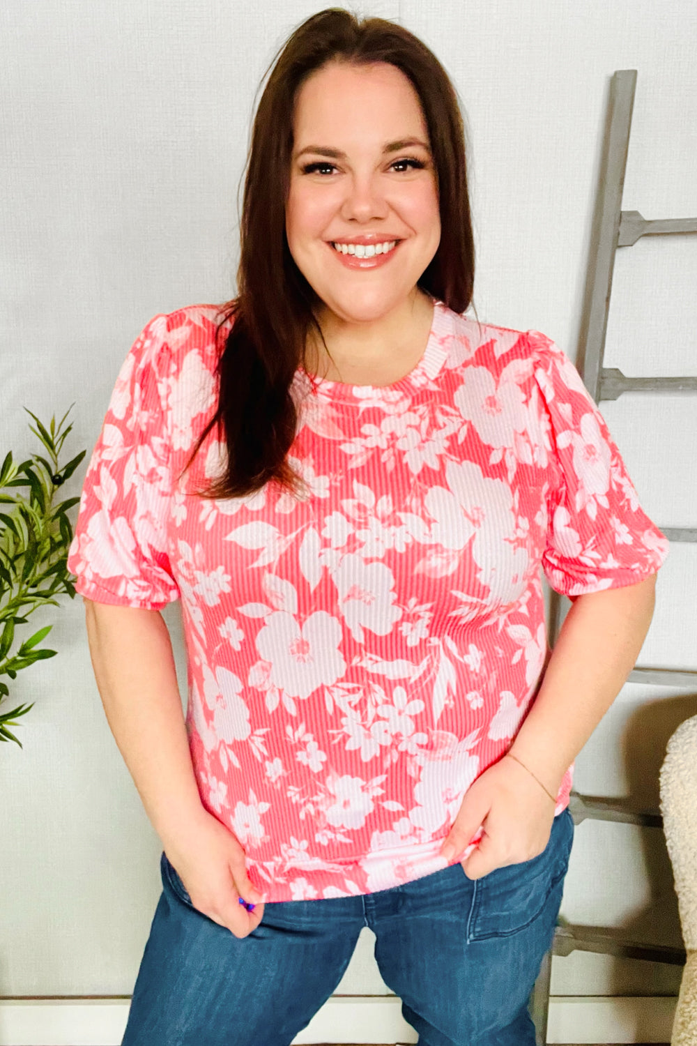 Spring Vibes Coral Wavy Rib Puff Shorts Sleeves Floral Tops | Nikki &amp; Co. Boutique
