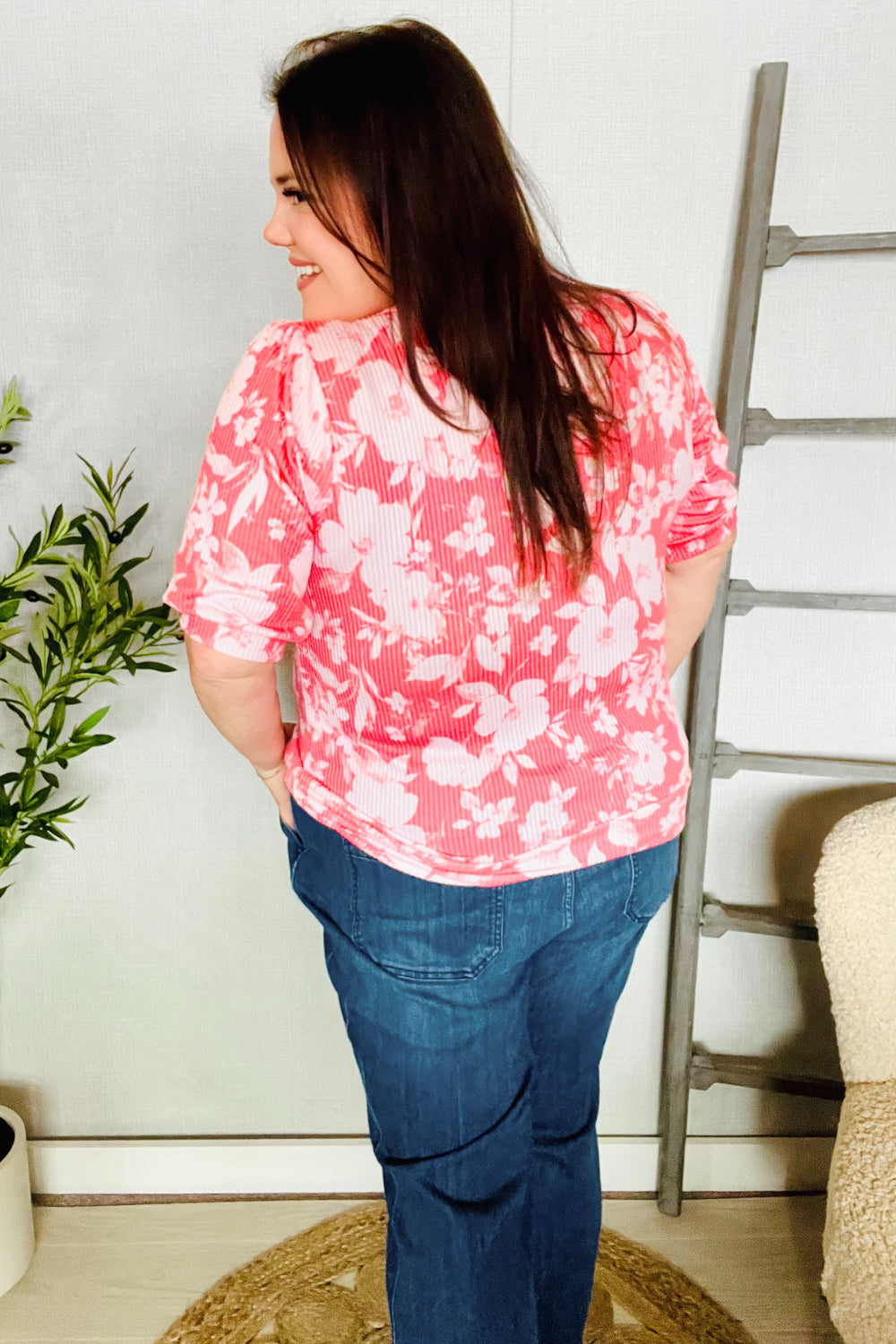 Spring Vibes Coral Wavy Rib Puff Shorts Sleeves Floral Tops | Nikki &amp; Co. Boutique