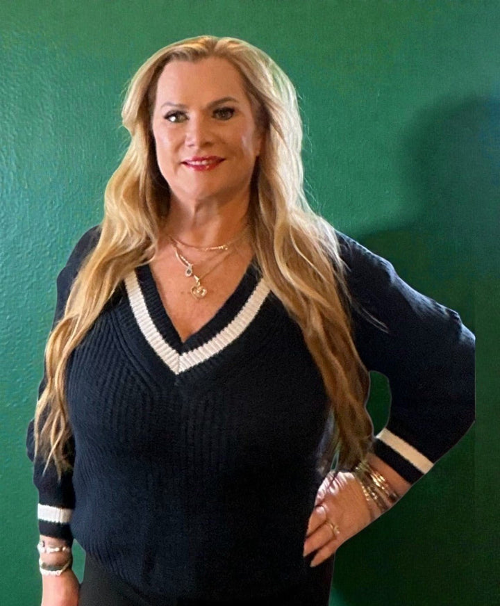 Rosa (NP) - Contrast V-neck long sleeve sweater: Navy / White | Nikki &amp; Co. Boutique