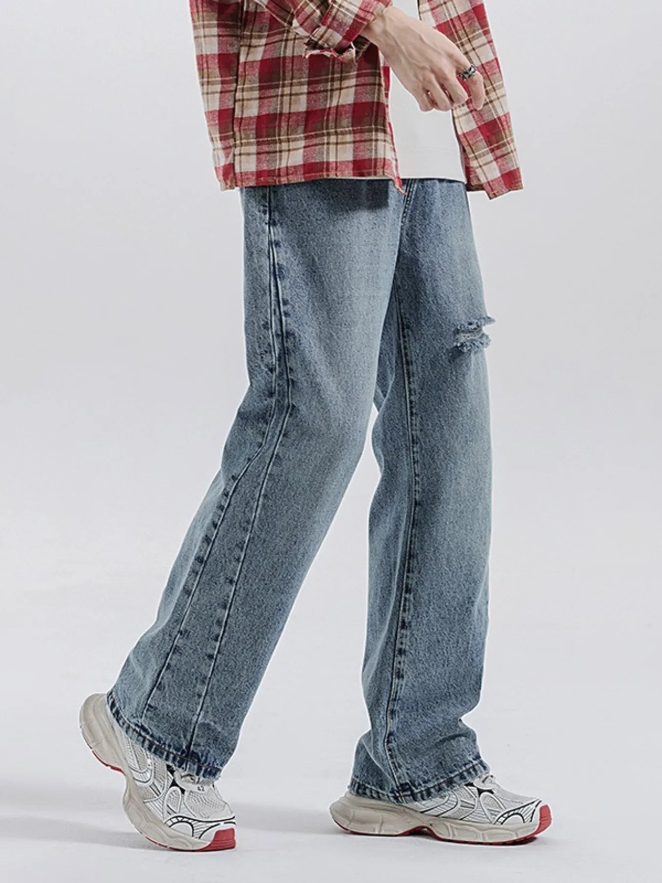 Men's Vintage Distressed Relaxed Fit Jeans - Nikki and Co Boutique