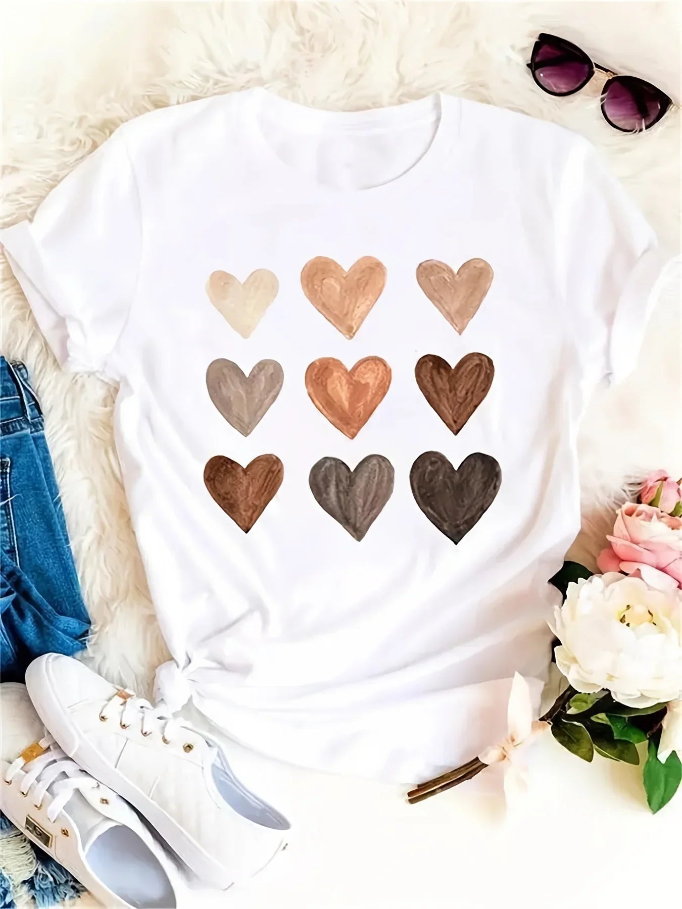 Plus Size Women Tee Heart Graphic Print T-Shirt Fashion Cotton Graphic Top Casual Short Sleeve T-Shirt For Valentine's Day Gifts